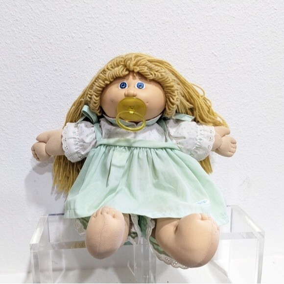 Cabbage Patch Kids Doll 1978/1982 Girl, Blonde Hair Blue Eyes Pacifier - Picture 1 of 12
